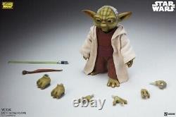 -= SIDESHOW Star Wars The Clone Wars Yoda 16 Scale Figure =