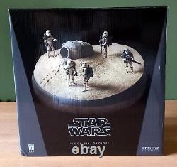 STAR WARS Sandtroopers Look Sir, Droids Diorama by Sideshow Collectibles NEW