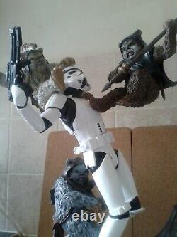 Star Wars Sideshow Fall of the Empire Ewoks vs. Stormtrooper Diorama RARE