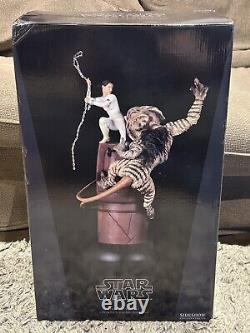 Star Wars Sideshow Padme vs Nexu Battle of Geonosis Arena Diorama NEW OPEN BOX