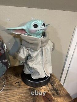 Grogu (Baby Yoda) de Sideshow - Figurine à l'échelle 1:1 avec boîte d'origine