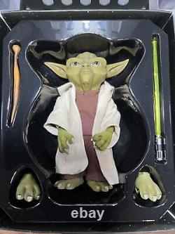 Guerre des étoiles / Les Guerres des Clones  
 <br/> Maître Jedi Yoda
<br/>

Figurines à l'échelle 1/6<br/>  Sideshow   
<br/> Neuf dans sa boîte