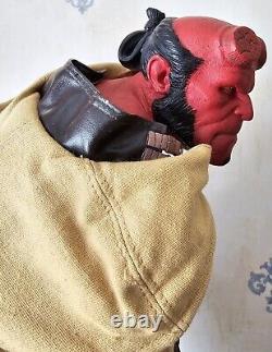 Sideshow Collectibles Hellboy 2 Figurine de Format Premium Édition Régulière