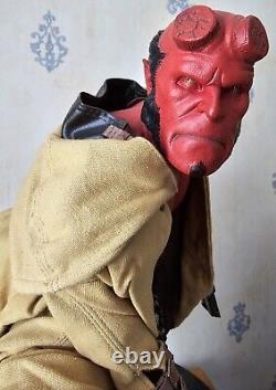 Sideshow Collectibles Hellboy 2 Figurine de Format Premium Édition Régulière