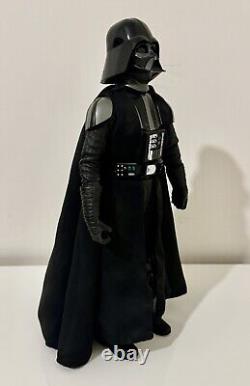 Sideshow Sixth Scale Darth Vader Seigneurs des Sith Star Wars Épisode IV VGC
	
<br/>	 <br/>(Note: 'VGC' is likely an acronym or abbreviation and its meaning is unclear without further context.)