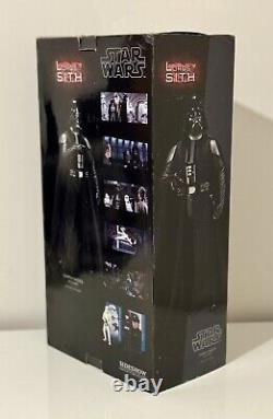 Sideshow Sixth Scale Darth Vader Seigneurs des Sith Star Wars Épisode IV VGC 
<br/>
  
	
<br/>	(Note: 'VGC' is likely an acronym or abbreviation and its meaning is unclear without further context.)
