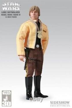 Star Wars Sideshow Collectibles Luke Skywalker Exclusive Rebel Hero 2007 Boxed
<br/>  
 <br/>

Les collectibles Star Wars de Sideshow Luke Skywalker exclusif héros rebelle 2007 en boîte